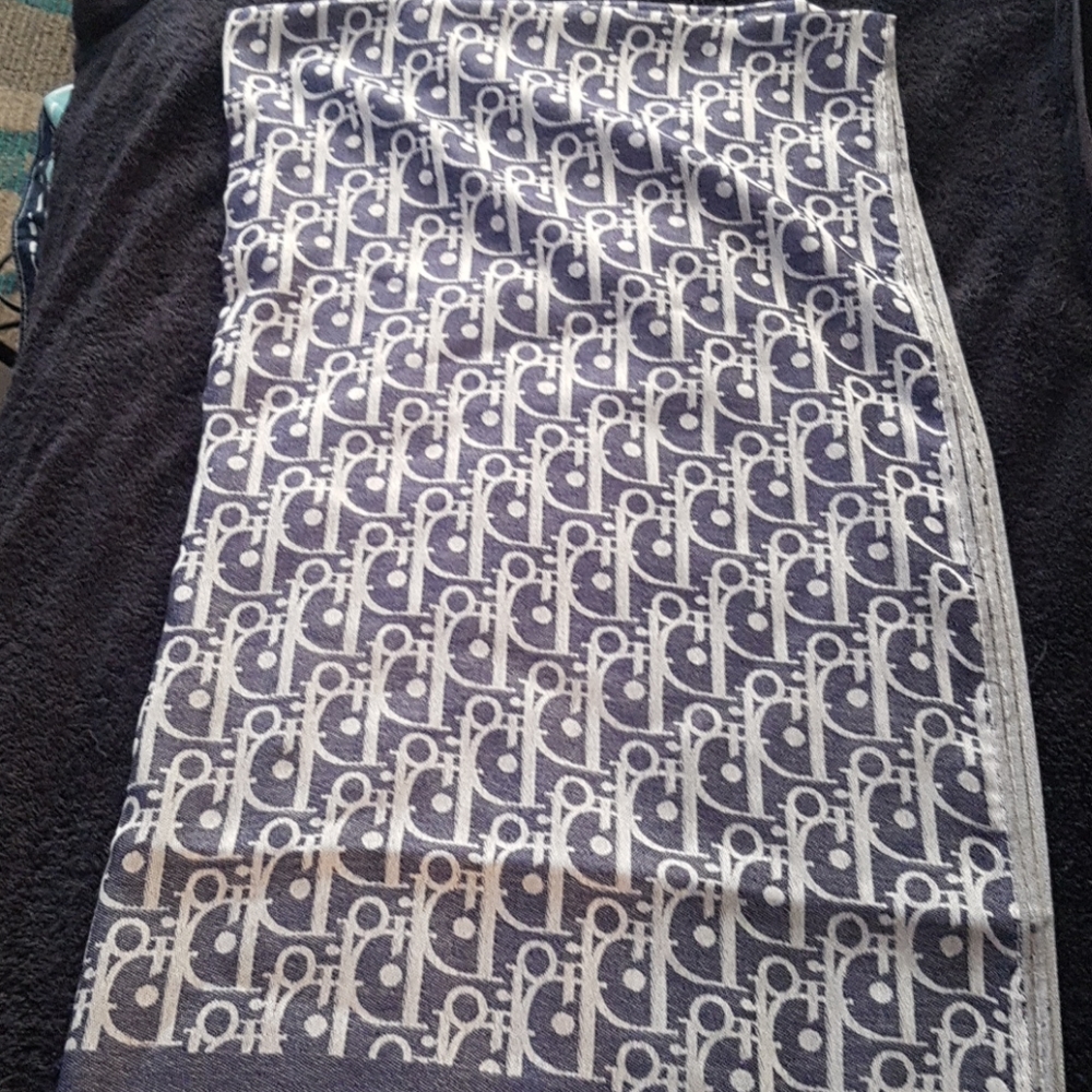 CD scarf - Picture 3 of 3
